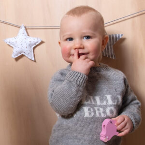 Bluum strikk - Lillebror-genseren i Pure Eco Baby Wool