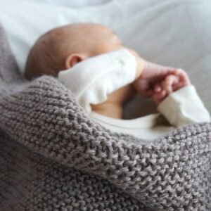 Bluum strikk - Kosepose og Babyteppe i Pure Eco Baby Wool