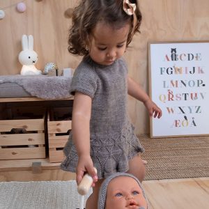 Bluum strikk - Ylva dansekjole i Pure Eco Baby Wool - Sirissima strikk