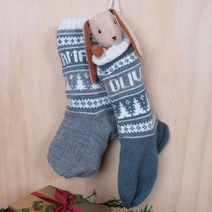 Bluum strikk - Julestrømper med juletre og valgfrie navn i Pure Eco Baby Wool