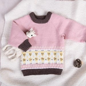 Bluum strikkegenser - Sjiraffer på rad og rekke i Soft Merino Ull