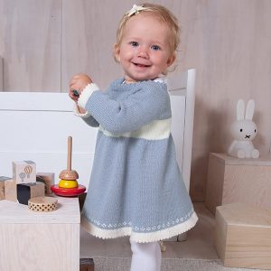 Bluum strikkekjole - Blomsterpiken i Soft Merino Ull