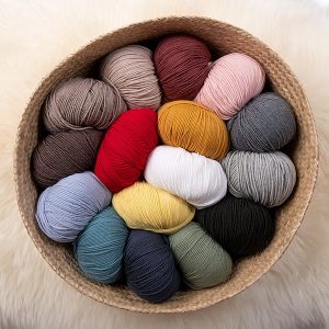 Bluum strikkekjole - Blomsterpiken i Soft Merino Ull