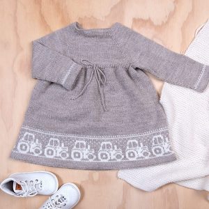 Bluum strikkekjole - Traktorkjolen i Pure Eco Baby Wool