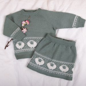 Bluum strikkesett - Billebæ genser og skjørt i Pure Eco Baby Wool