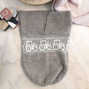 Bluum strikk - Kosepose Traktor i Pure Eco Baby Wool