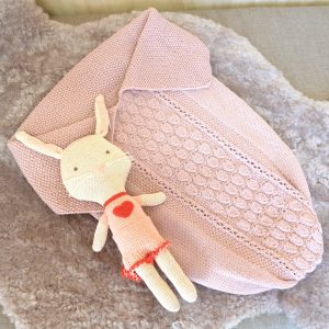 Bluum strikk - Kosepose - Dråpe i Pure Eco Baby Wool