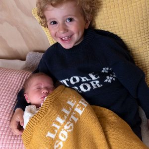 Bluum strikk - Kosepose Lillesøster i Pure Eco Baby Wool