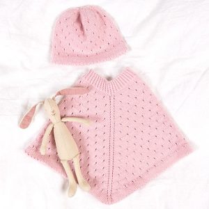 Strikk Poncho med lue i hullmønster - garnpakke i Bluum Soft Merino Ull