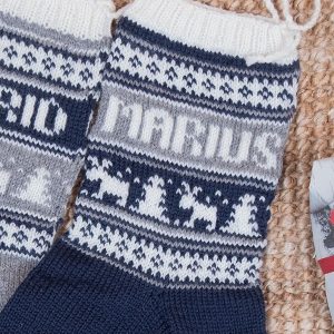 Strikk Julestrømper med reinsdyr og valgfrie navn - garnpakke i Bluum Pure Eco Baby Wool