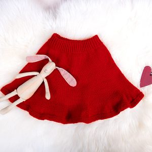 Strikkesett Julevest 4 frg m/skjørt og nisselue - garnpakke i Bluum Soft