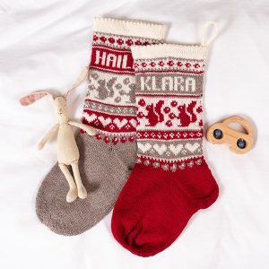Strikk Julestrømper Ekorn og valgfrie navn - garnpakke i Bluum Pure Eco Baby Wool