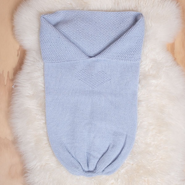 Strikk Kosepose Hjerte - garnpakke fra Bluum i kasjmirgarnet Solo Cashmere