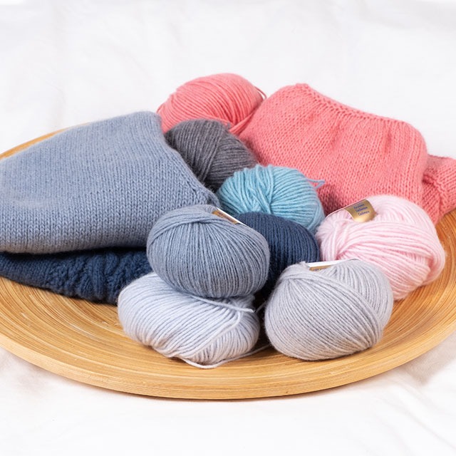 Strikk Babyteppe Kaisa - garnpakke fra Bluum i Solo Cashmere