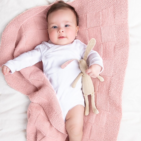 Strikk Babyteppe Kaisa - garnpakke fra Bluum i Solo Cashmere