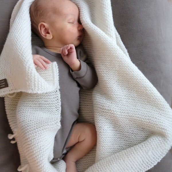 Strikk Babyteppe Kasper - garnpakke fra Bluum i Solo Cashmere