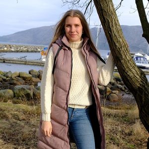 Strikkegenser Hompetitten dame - garnpakke i Bluum Pure Eco Baby Wool