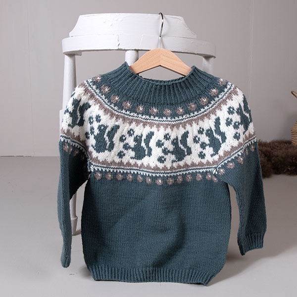 Strikkegenser Ekorn i rundstrikk - garnpakke i Bluum Pure Eco Baby Wool