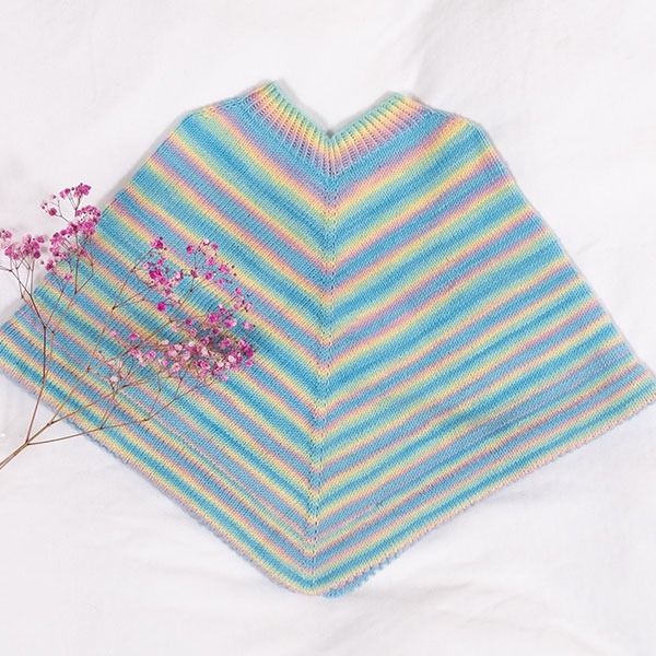 Strikk Poncho Fargespill - garnpakke i Bluum Soft Merino Ull