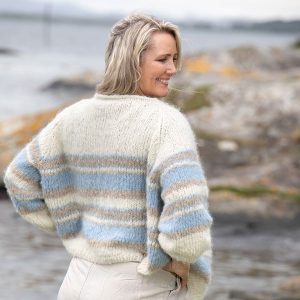 Strikkejakke Havbris til dame - garnpakke fra Bluum i Fnugg