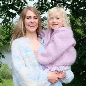 Strikkejakke Lavendel - garnpakke fra Bluum i Fnugg