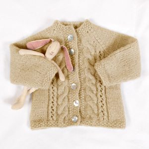 Strikkejakke Flette - garnpakke fra Bluum i Fluffy