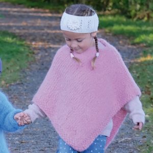 Strikk Poncho Strandnellik til barn - garnpakke fra Bluum i Fnugg