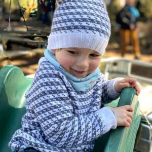 Strikkegenser Oskar - garnpakke i Bluum Soft Merino Ull-