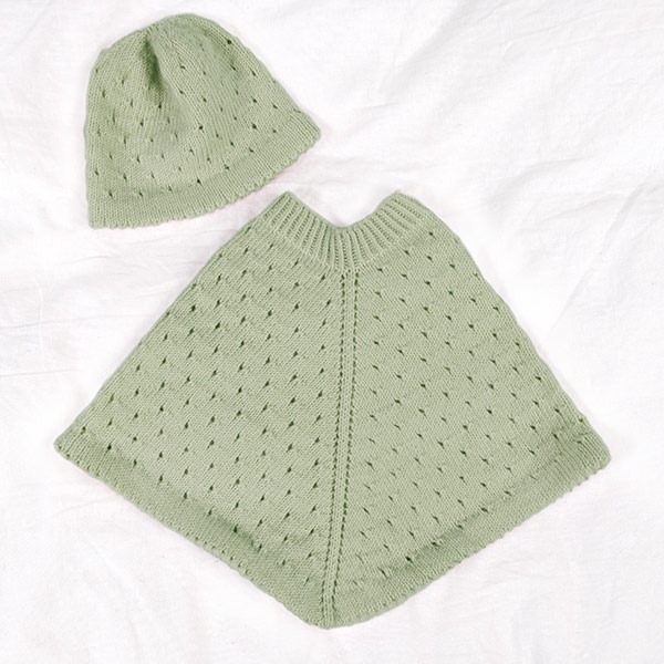 Strikk-Poncho-med-lue-i-hullm-5-1-1-1-1-1-1-1.jpeg