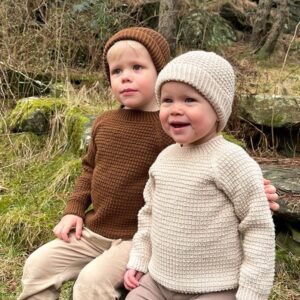 Strikkegenser Hugo med lue Lyng - garnpakke i Bluum Soft Merino Ull