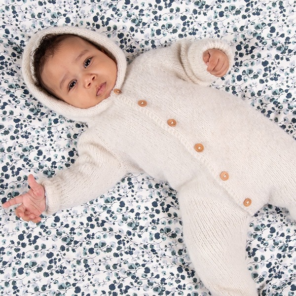 Strikkedress med hette - garnpakke fra Bluum i Fluffy