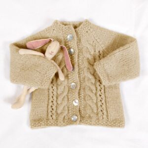 Strikkejakke Flette m/lue - garnpakke fra Bluum i Fluffy