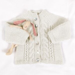 Strikkejakke Flette m/lue - garnpakke fra Bluum i Fluffy