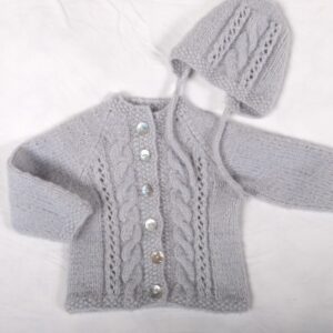 Strikkejakke Flette m/lue - garnpakke fra Bluum i Fluffy