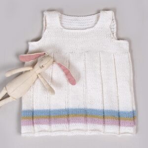 Strikkekjole Emily - garnpakke i Bluum Pure Eco Baby Wool