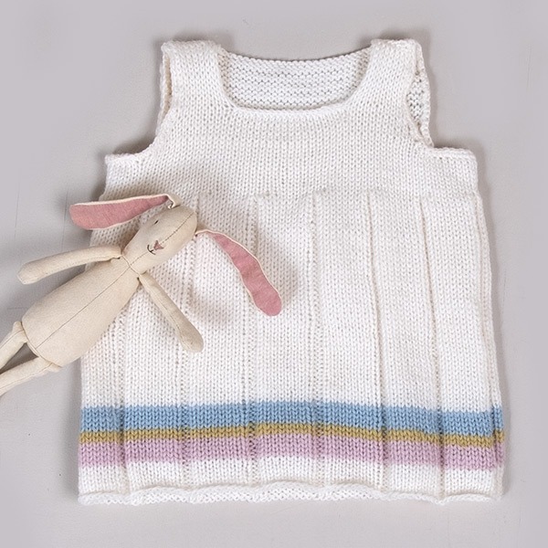 Strikkekjole Emily - garnpakke i Bluum Pure Eco Baby Wool