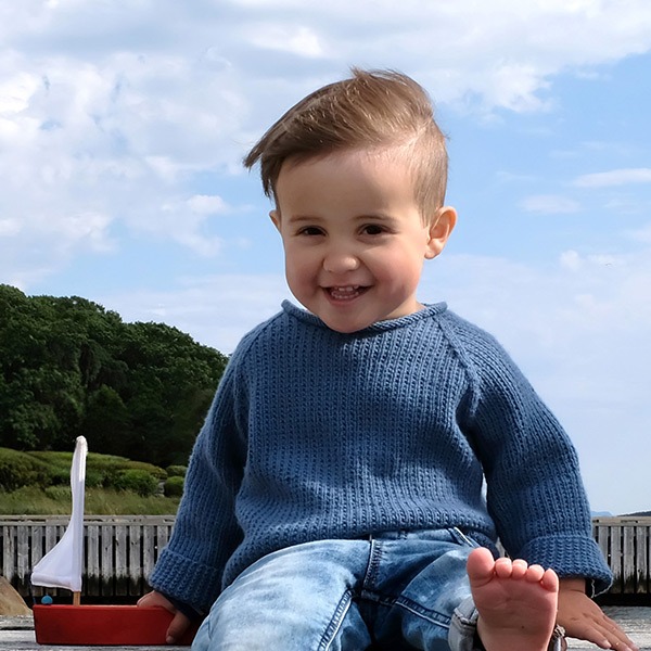 Strikkegenser Timian til barn - garnpakke i Bluum Soft Merino Ull