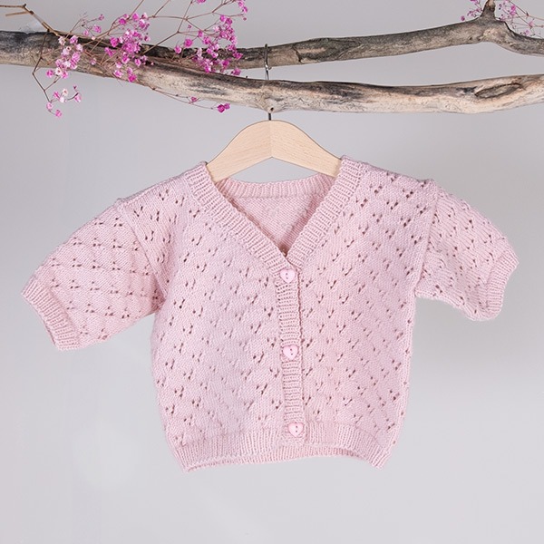 Strikkejakke Viola til barn - garnpakke i Bluum Soft Merino Ull