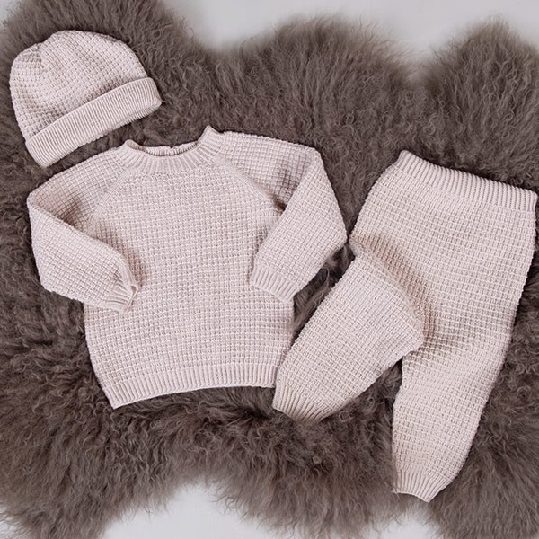 Strikkesett Hugo m/genser, bukse og lue - garnpakke i Bluum Soft Merino Ull