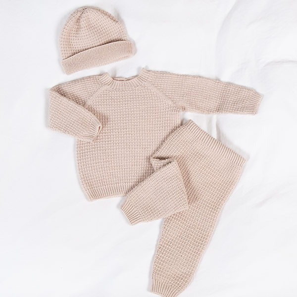 Strikkesett Hugo m/genser, bukse og lue - garnpakke i Bluum Soft Merino Ull