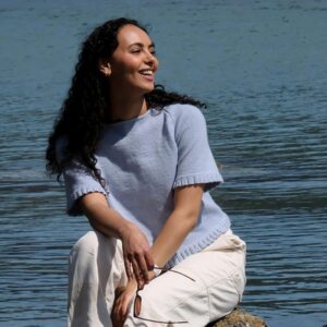 Strikk Topp Blåklokke til dame - garnpakke i Bluum Soft Merino Ull
