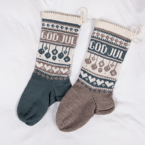 Strikk Julestrømper Julekuler og valgfrie navn - garnpakke i Bluum Pure Eco Baby Wool