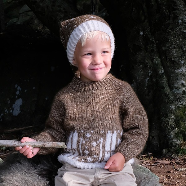 Strikkegenser Skitur m/lang lue - garnpakke fra Bluum i Fluffy