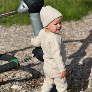 Strikkesett Hugo m/genser, bukse og lue - garnpakke i Bluum Soft Merino Ull