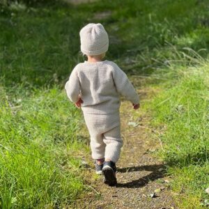 Strikkesett Hugo m/genser, bukse og lue - garnpakke i Bluum Soft Merino Ull