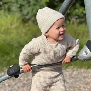 Strikkesett Hugo m/genser, bukse og lue - garnpakke i Bluum Soft Merino Ull