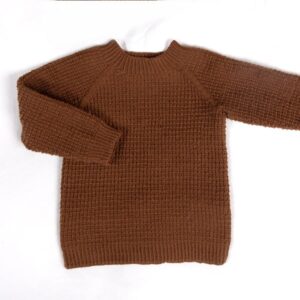 Strikkegenser Hugo med lue Varm brun - garnpakke i Bluum Soft Merino Ull