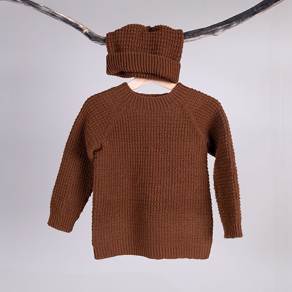 Strikkegenser Hugo med lue Varm brun - garnpakke i Bluum Soft Merino Ull