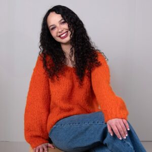 Strikkegenser Maja til dame - garnpakke fra Bluum i Fnugg