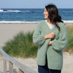 Strikkejakke Marehalm til dame - garnpakke fra Bluum i Fnugg